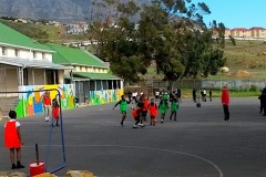 Handball an einer Schule in Zonnebloem